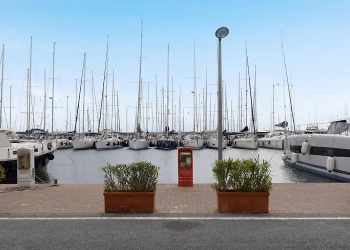 House In The Port Of 4 Guests-wi-fi-netflix 2 Bedrooms Very Exclusive * Varazze
