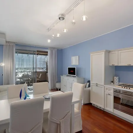 Apartment House In The Port Of 4 Guests-wi-fi-netflix 2 Bedrooms Very Exclusive Varazze