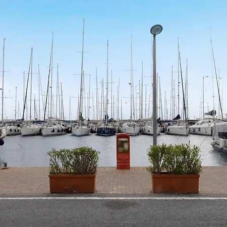 House In The Port Of 4 Guests-wi-fi-netflix 2 Bedrooms Very Exclusive * Varazze
