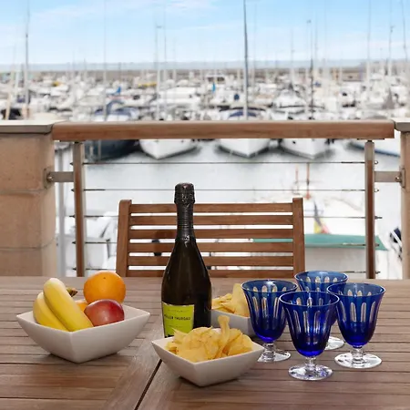 Apartment House In The Port Of 4 Guests-wi-fi-netflix 2 Bedrooms Very Exclusive